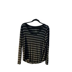 Favorite V-Neck Women’s Long Sleeve Black and White Striped Top Sweater Size M